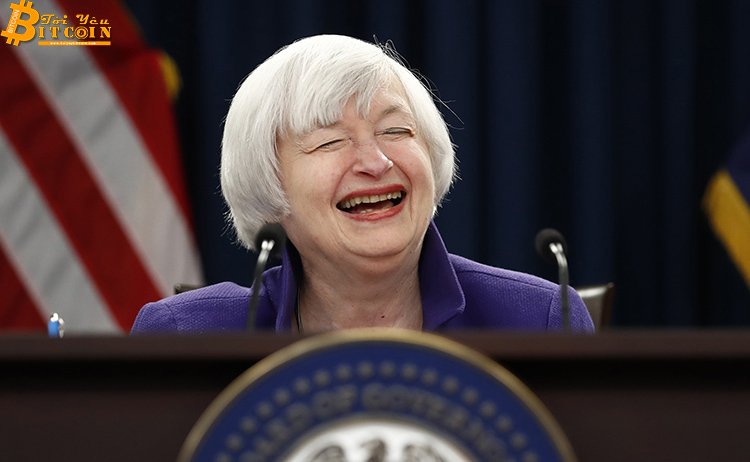 Gọi Bitcoin là “vô dụng”, cựu Chủ tịch Fed được tặng ngay BTC miễn phí