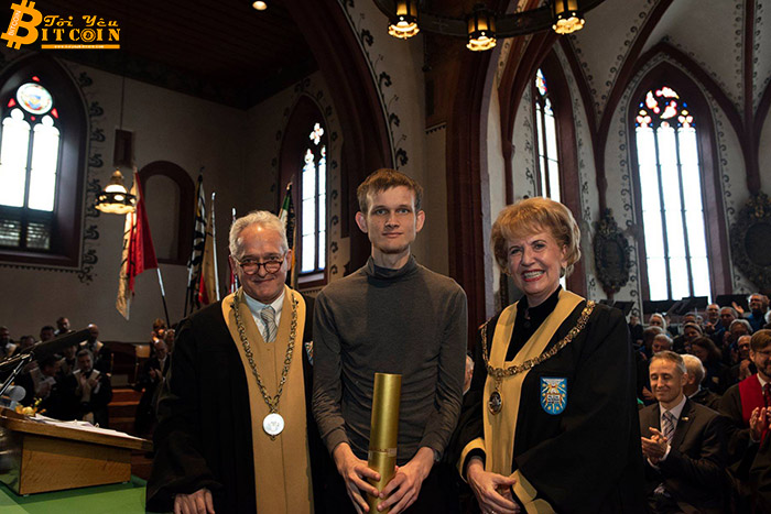 Vitalik Buterin được Đại học Basel trao tặng bằng tiến sĩ danh dự