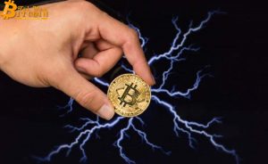 Phí giao dịch Bitcoin giảm về mức thấp nhất 4 năm qua, khối lượng giao dịch phục hồi