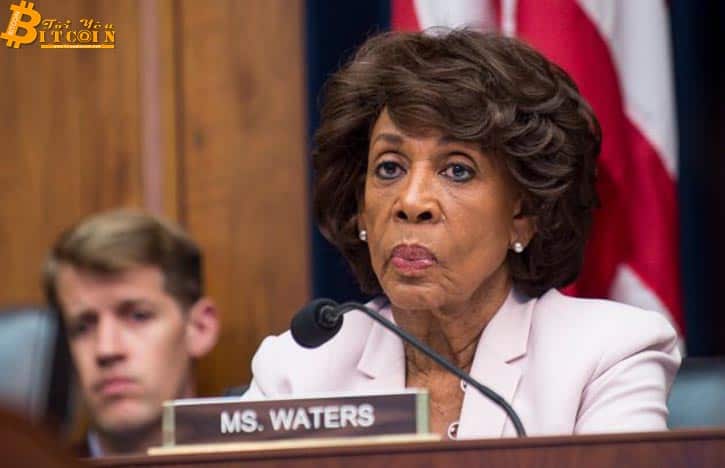 Nghị sĩ Hạ Viện Maxine Waters yêu cầu lệnh cấm đối với dự án tiền điện tử Libra của Facebook
