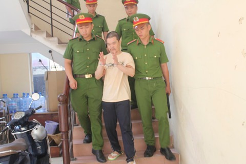 Vũ Thành Công được dẫn giải đến tòa