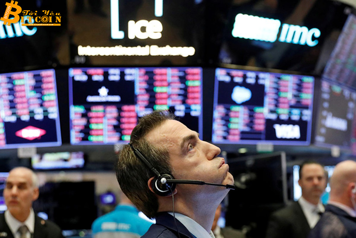 Áp lực bán tiền điện tử gia tăng trước ngày mở cửa thứ Hai