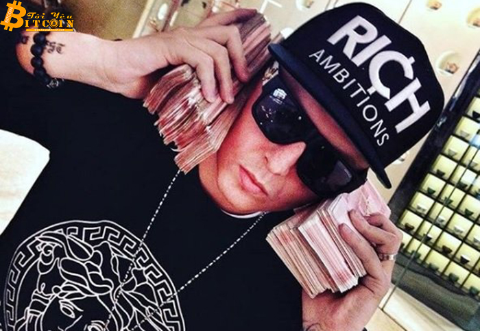 Đăng ảnh khoe tiền trên Instagram, rapper người Nga bị FBI bắt giữ vì có liên quan sàn BTC-e