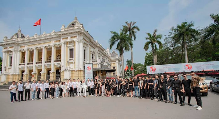 Dù không có người đại diện pháp luật tại Việt Nam, Wefinex vẫn thường tổ chức các sự kiện có hiện diện xe sang, du thuyền... để làm hình ảnh.