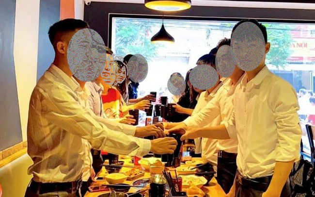 Nhân viên môi giới thường xuyên đăng ảnh liên hoan trên facebook để lôi kéo người tham gia
