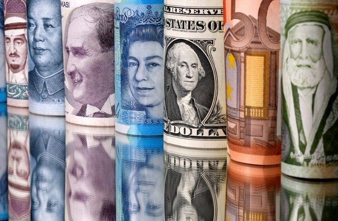 Mua bán các cặp ngoại tệ là một trong những phương thức đầu tư của các sàn Forex tại Việt Nam. Ảnh: Reuters.