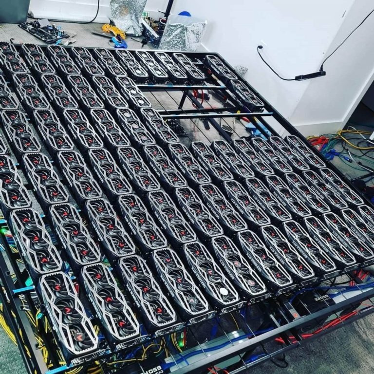 Dàn máy đào tiền ảo với 78 card đồ họa RTX 3080 của Byrne.