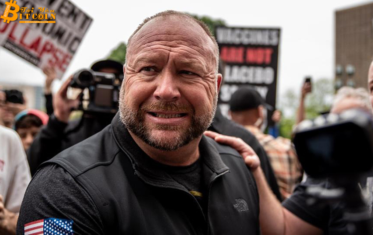 CEO InfoWars mất 10.000 Bitcoin