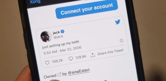 Dòng tweet đầu tiên của Jack Dorsey gắn mã NFT được bán giá 2,9 triệu USD. Ảnh: Lưu Quý.
