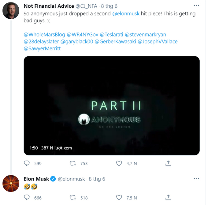 Elon Musk cười khi xem video mạo danh Anonymous.