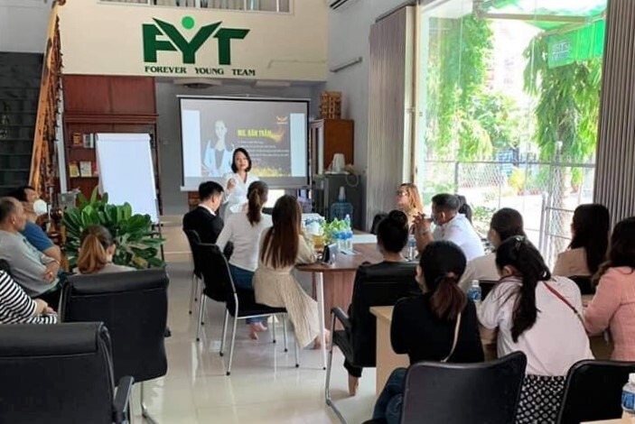 Một buổi tư vấn đầu tư tiền ảo tại văn phòng FYT tại nhà GH8 Trúc Khuê, TP Phan Thiết. Ảnh: Người dân cung cấp.
