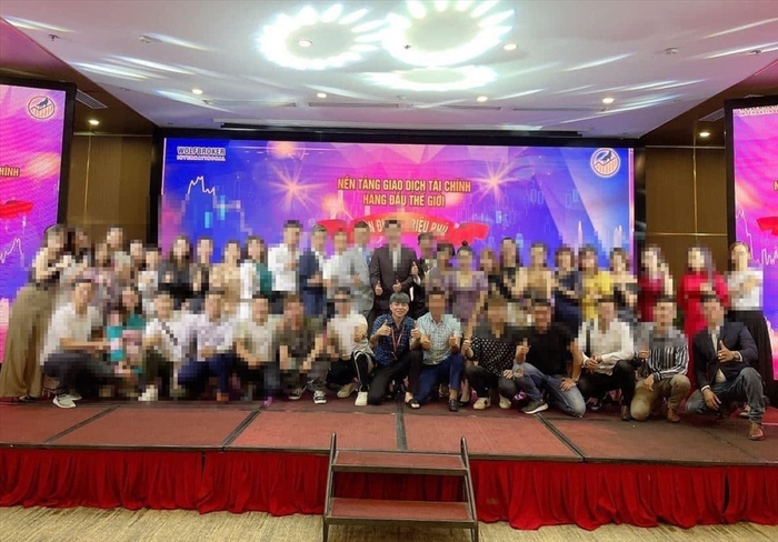 Phạm Tuấn tham gia sự kiện của sàn Wolfbroker tại Việt Nam. Ảnh: PV.