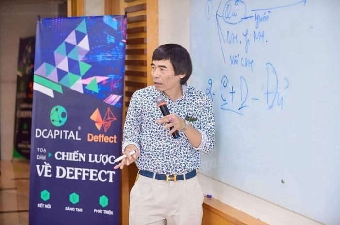 Hình ảnh TS. Lê Thẩm Dương xuất hiện tại sự kiện có logo Deffect. Ảnh: NVCC.