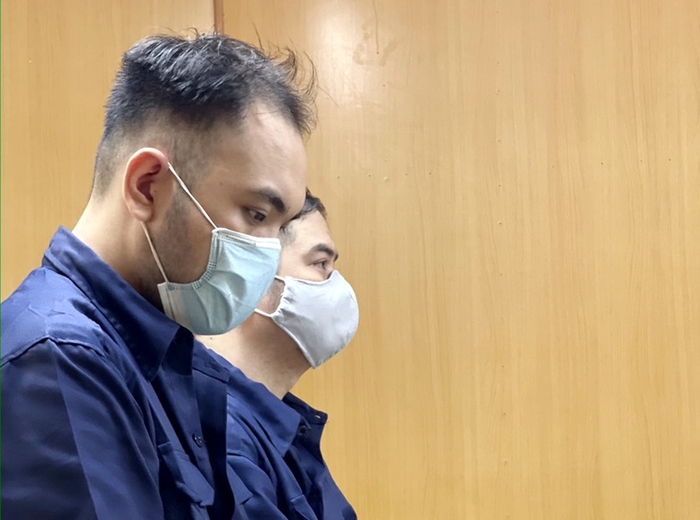 Bị cáo Nam Trung và Nguyên Trung tại tòa. Ảnh: Duy Bình